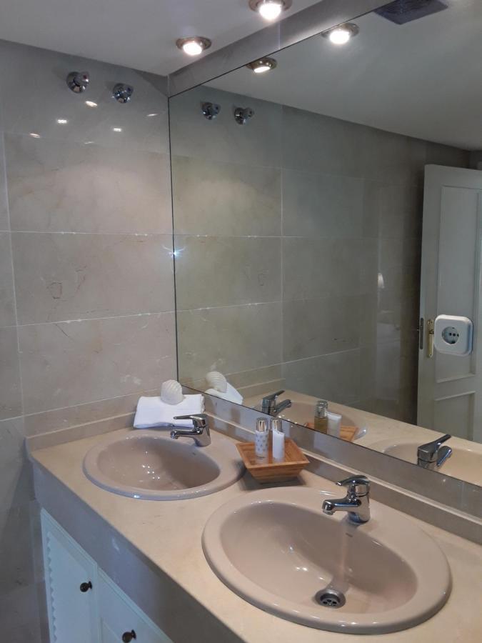 Beachfront Neptuno I, Complex,Views,Pool,Garden, Elviria 马尔韦利亚 外观 照片