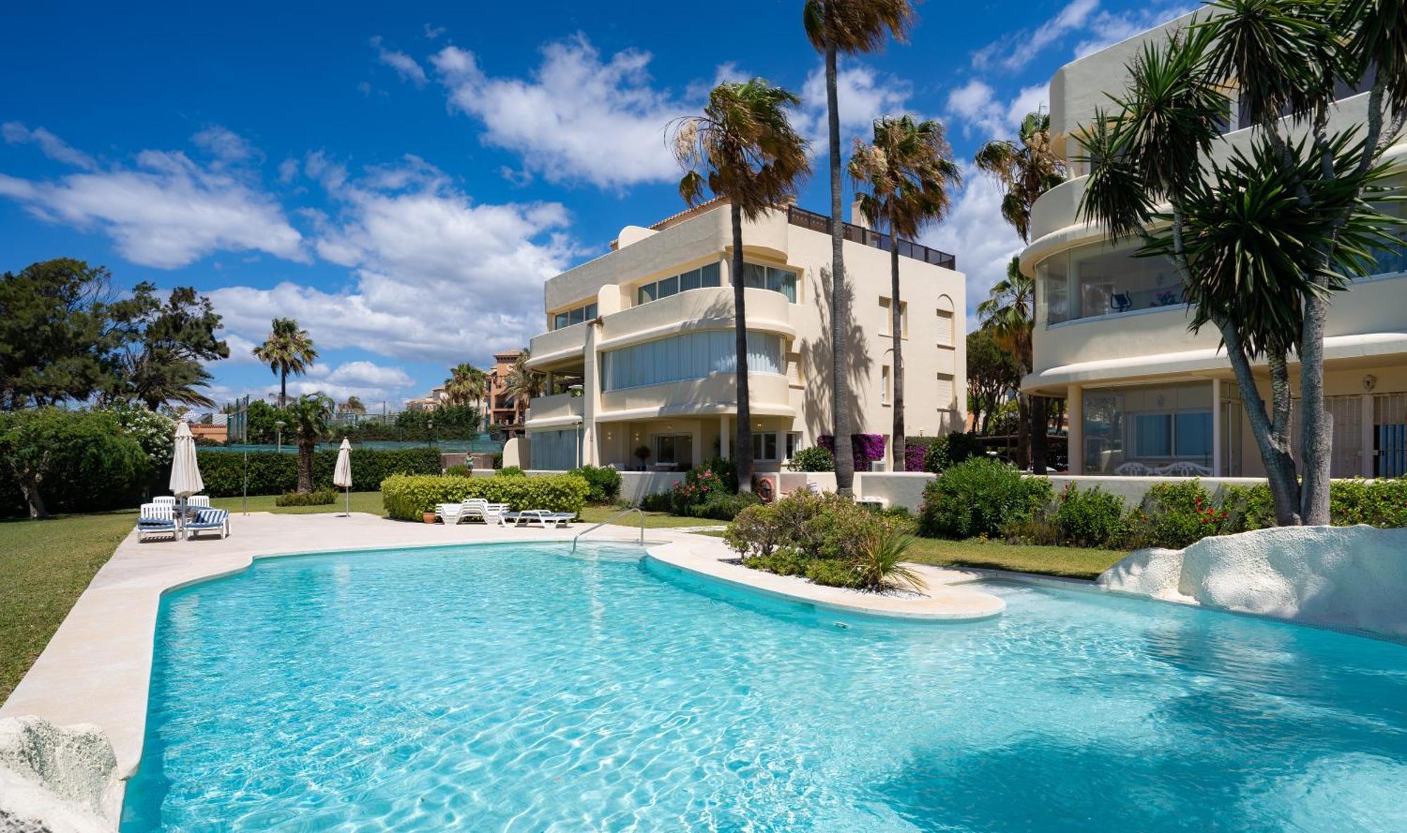 Beachfront Neptuno I, Complex,Views,Pool,Garden, Elviria 马尔韦利亚 外观 照片